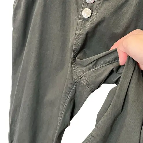 Veronica Beard These Tedi pants feature a paperbag waist with ruffle detail, hig