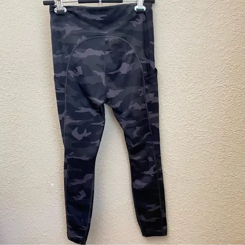 Athleta  ultimate camo 7/8 tights leggings Size Small stash pocket ankle crop