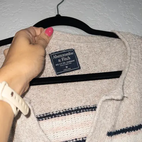 Abercrombie & Fitch Cream Striped V-Neck Sweater Size Medium