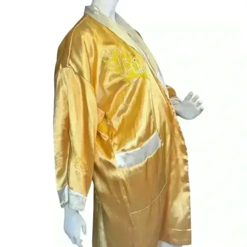 Kimono In Beige And White Silk Reversible One Size Kimono. E28 Gold