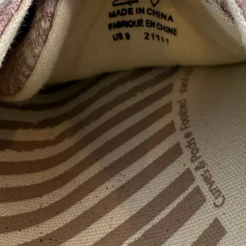 Taos Star Canvas Low Top Sneakers in Blush Snake Size 9 Pink