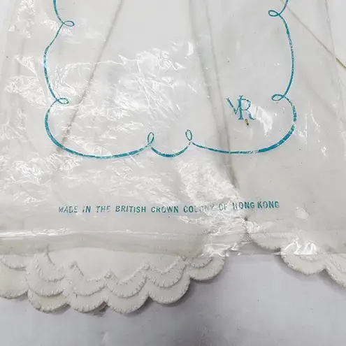 Vintage Van Raalte Classic Scalloped Hem Gloves