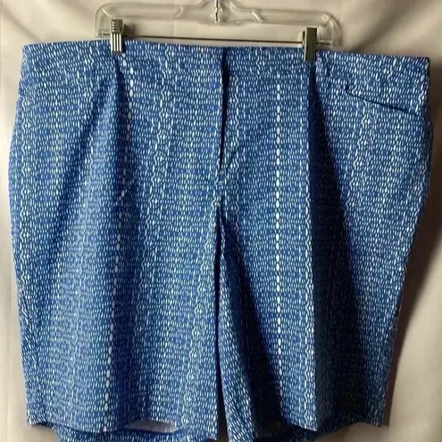 Susan Graver WOMENS SIZE 28 W BERMUDA SHORTS BLUE WHITE GEO PRINT POCKETS