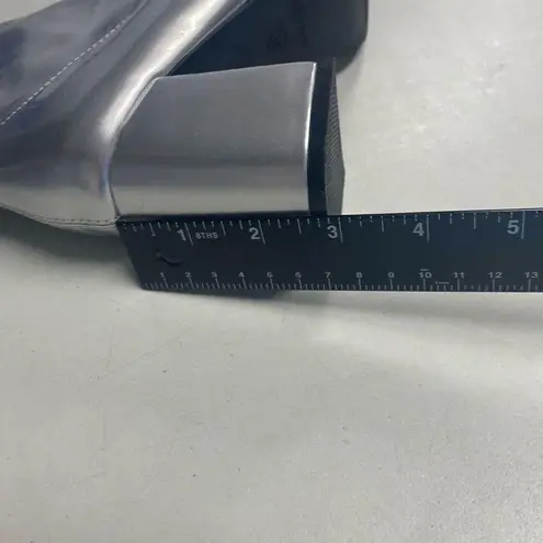 LIURUIJIA Women’s Knee High Silver Zip up Boots Round Toe Size 38 SEE DESCRIPTIO