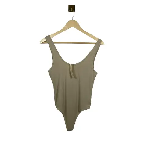 Dress Forum NWT Women’s Ribbed Tank Bodysuit in Beige Size M