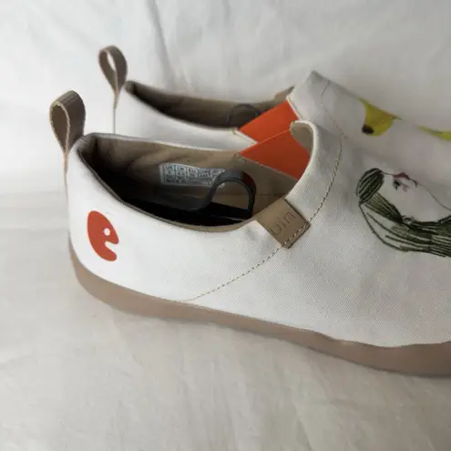 UIN Womens Slip On Sneakers Travel Shoes Casual Loafers Yellow Dog Size 8 White