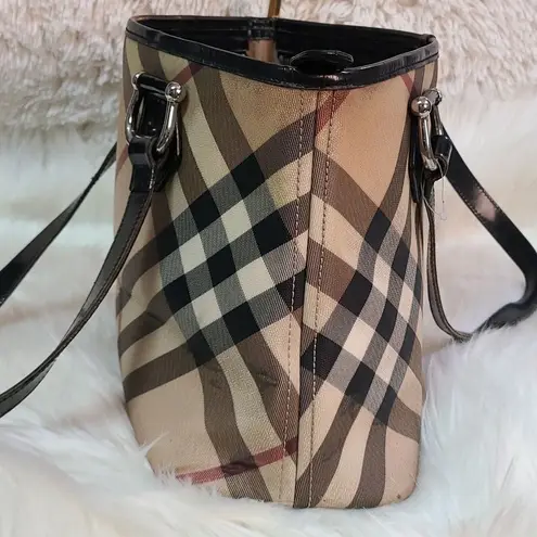 Burberry 💯 Authentic  Novacheck Tote Bag 🍀