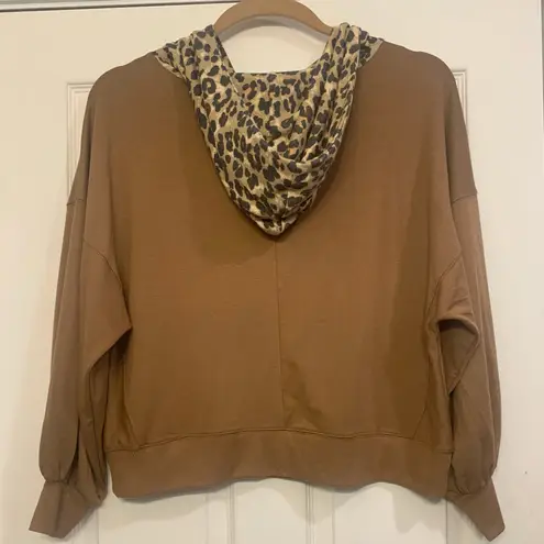 Zenana Outfitters Brown Large Hoodie with Cheetah Print Pouch & Hood. 2622