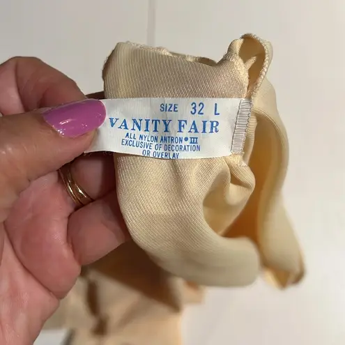 Vanity Fair Vintage Cream flowered Laced Dress,
Chemise, slip