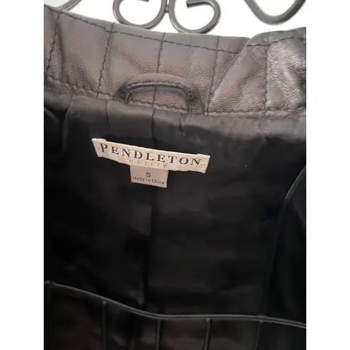 Pendleton  black quilted leather lined buttoned long sleeve jacket Small Petite
