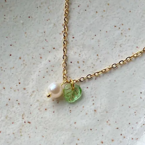 Handmade freshwater pearl & leaf fairy statement necklace🍃