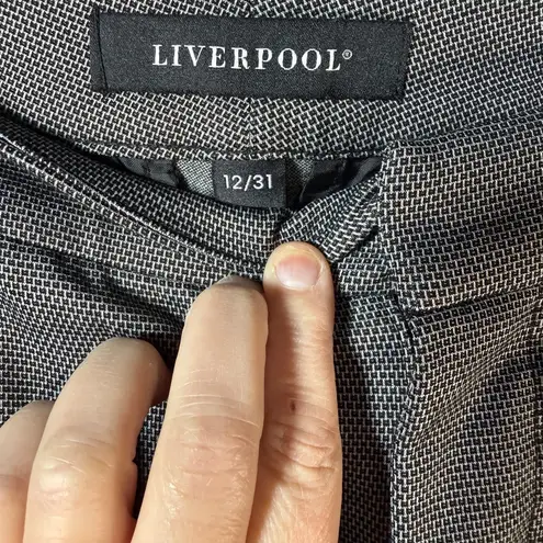 Liverpool Gray Capris Relaxed Fit Dress pants with pockets 12/31