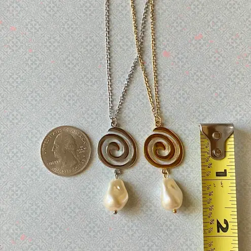 Handmade gold tone stainless steel spiral swirl uzumaki & pearl necklace🌀