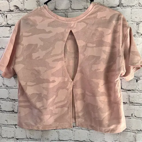 Rae Dunn  Cropped Boxy Active T-Shirt Gym Hair Don’t Care Pink Camo Size Small