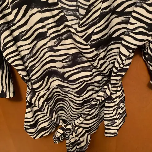 Primark  WHITE BLACK ZEBRA PRINT WRAP SHORT SLEEVE BELTED PARTY BLOUSE Sz12 - Image 4