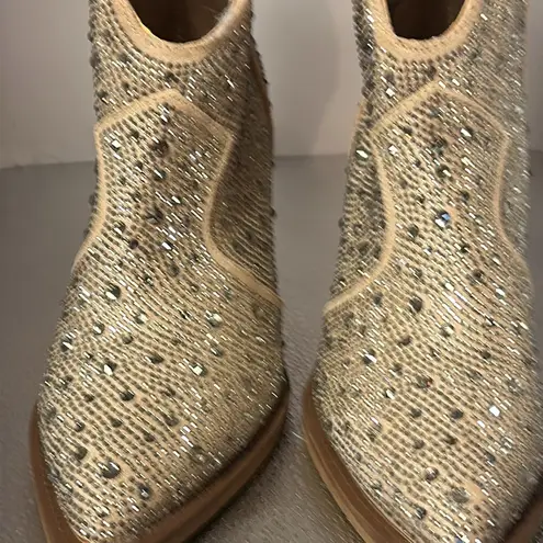 Very G Fashion boots size 6 1/2. Absolutely beautiful the boots have beautiful bling