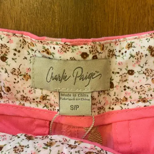 Charlie Paige Shorts NWT Small Pink Bermuda Embroidered Gold Pineapples Resort