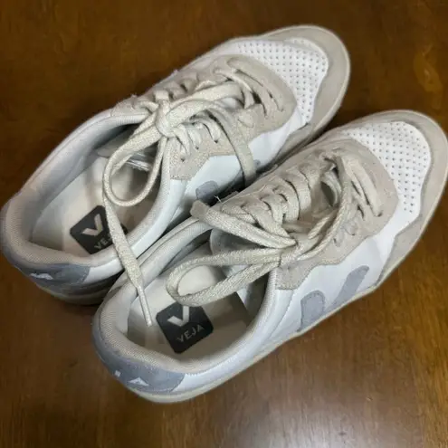 VEJA Women's V90 Low-Top Leather Trainer Sneakers Size US 7 White Gray Casual