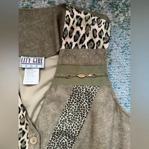 Vintage City Girl Sport faux suede animal print vest, size 8 Green