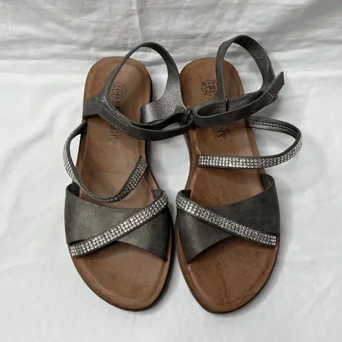 Harborsides Womens Inaya Metallic Strappy Rhinestone Flat Sandals 10 M Silver