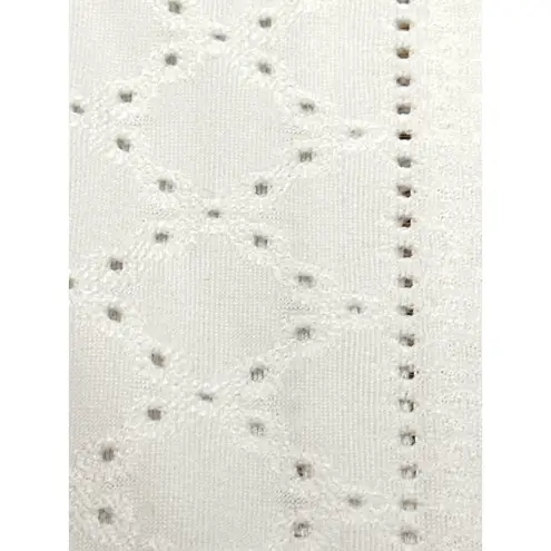 Medium White Sleeveless V Neck Top Eyelet Pattern Polyester Rayon Spandex Blend Size undefined