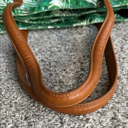 Canvas & faux leather EUC tote with tropical design and 3 large compartments Green