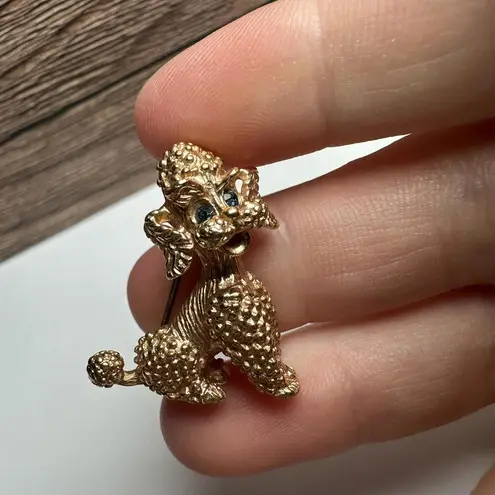 Krementz Small Poodle Dog Brooch Pin Green Rhinestone Eyes Gold Tone Signed