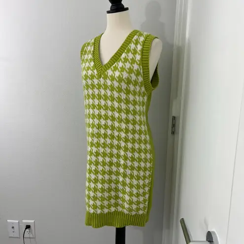 Stitch & Pine Large Green, White Houndstooth Sleeveless V