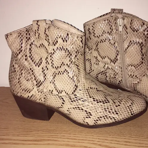 True Craft  Sexy Snakeskin 2” Heel Booties Size 8M
