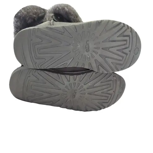 UGG Bailey Button Short Sheepskin Boots Grey Womens Size 8 39 5803 Gray