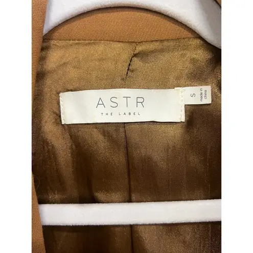 ASTR The Label Long Sleeve Single Breasted Boyfriend Blazer Caramel Women's S Tan