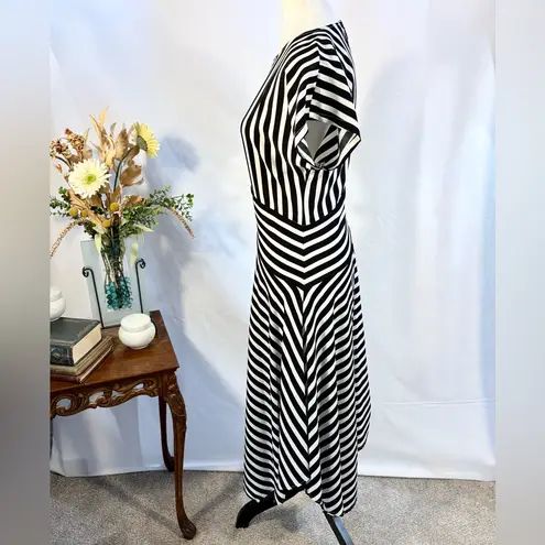 Karl Lagerfeld Paris Black White Striped Asymmetrical Fit Flare Dress Sz 4 💛