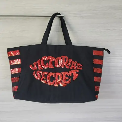 Victoria's Secret  Sequin Lip Zip Shoulder Tote Weekend Duffle Gym Black Bag
