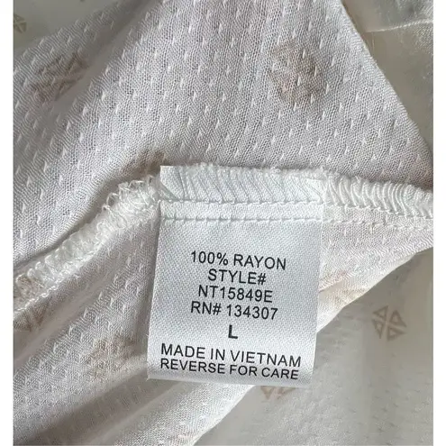 Lumiere White and Tan Geometric Patterned Long Sleeve V