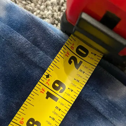 Eye Candy blue tie-dye pull over long sleeve hooded sweatshirt M