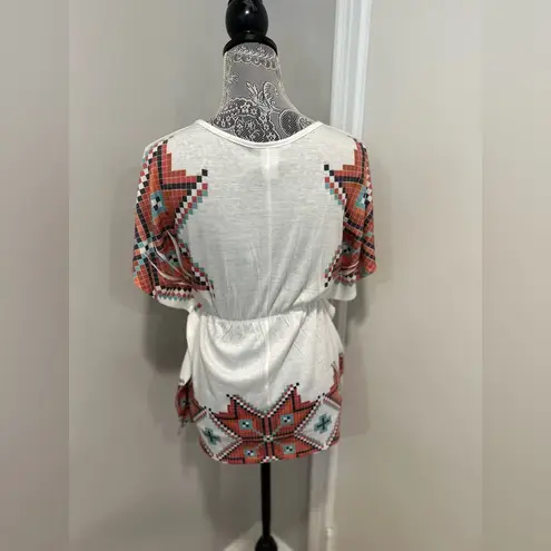 julie's closet Julie’s Closet Southwest Aztec Lightweight Flutter Sleeve Top. Vneck Lightweight