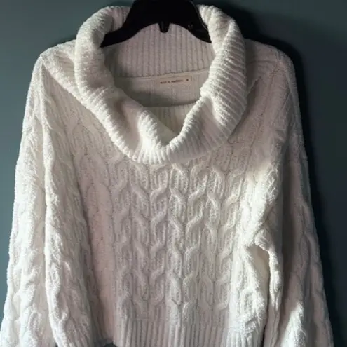 Moon & Madison M White Long Sleeve Cowl Cable Knit Crop Classic Cozy Chic Rib Size M