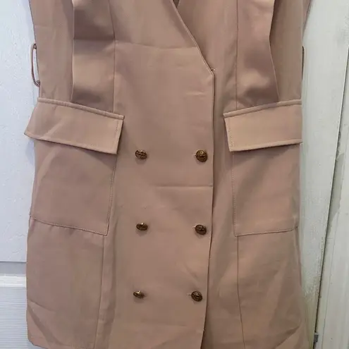 Pretty Little Thing NUDE SLEEVELESS GOLD BUTTON DETAIL BLAZER DRESS