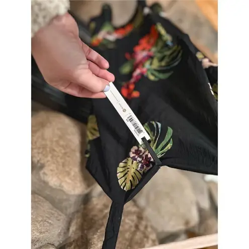 Coco + Carmen NWT dress