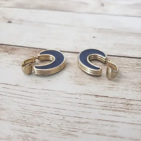 Vintage Avon Clip On Earrings Dual Color Cream & Navy Elongated Hoops Blue