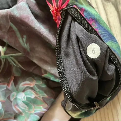 Lululemon  6 tracker short curious jungle floral green red black running yoga - Image 8