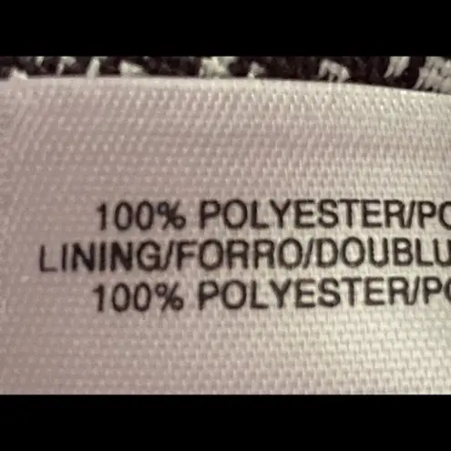 Jones Studio black and off-white Tweed straight skirt in size 10. EUC