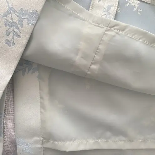 Sag Harbor NWT Suit vintage skirt in pale blue with floral print.