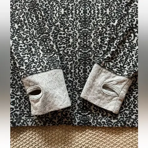 KAVU Lopez Mock Buttonā Neck Pullover Shirt Top Thumb Holes Sz Xsmall