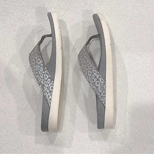 Spenco Orthotic Thong Sandals in Grey Shimmer Cheetah Print 9.5 Gray