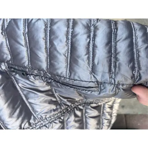 GH Bass Outdoors Shinny Silver Woman’s Winter Jacket Size Medium