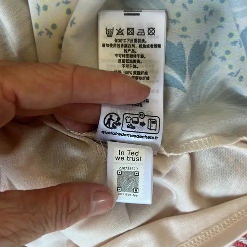 Ted Baker  Cream and Blue Floral Short Sleeve Nineta Top. Size 2