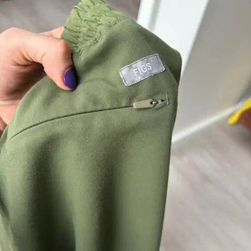 FIGS Olive Green Scrub Joggers – Size XS Tall