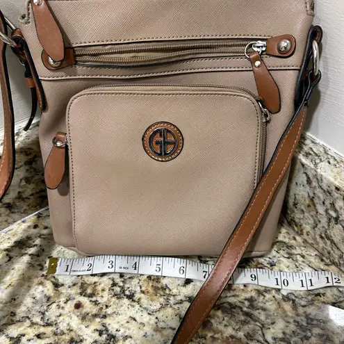 Giani Bernini Elegant Tan Crossbody Bag! A Beauty! Like NEW! No flaws!