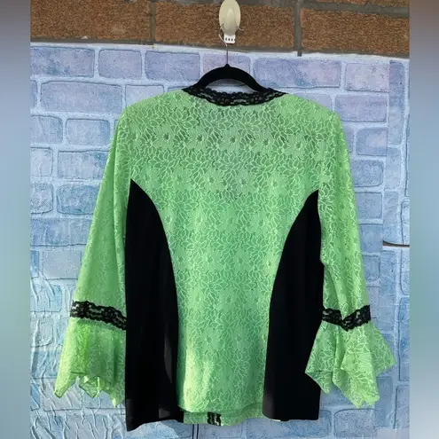 Michellena Amour paris lace bell arm blouse size 46/1X Green
